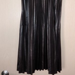 New York & Company Skirts - Sexy pleated skirt👌👌👌 new without tag New York & Company Skirts - Sexy pleated skirt👌👌👌 new without tag